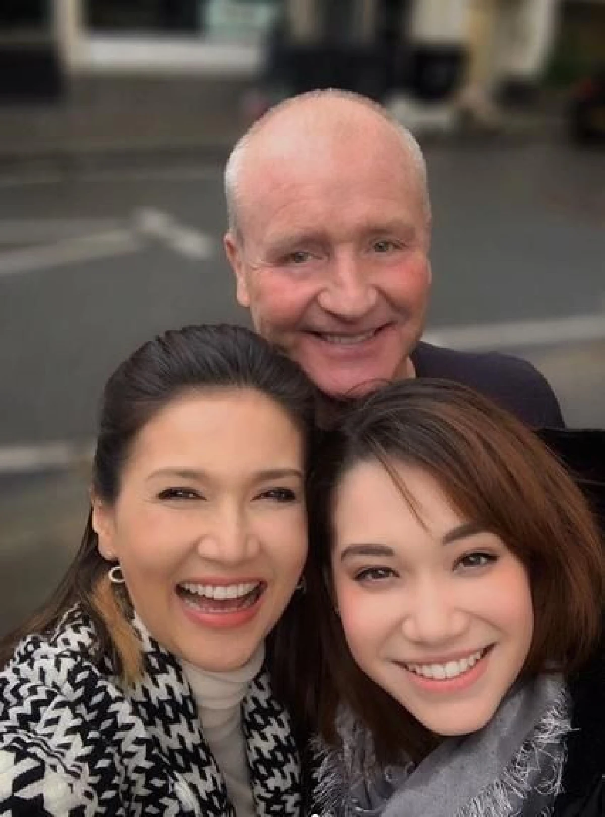 แอน สิเรียม แฮปปี้! ลูกสาวจูงมือลูกเขยร่วมดินเนอร์อบอุ่นพร้อมหน้า