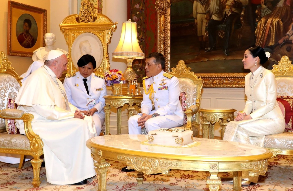 "โป๊ปฟรานซิส"เข้าเฝ้า "ในหลวง-พระราชินี" ทรงแลกเปลี่ยนของขวัญระหว่างกัน