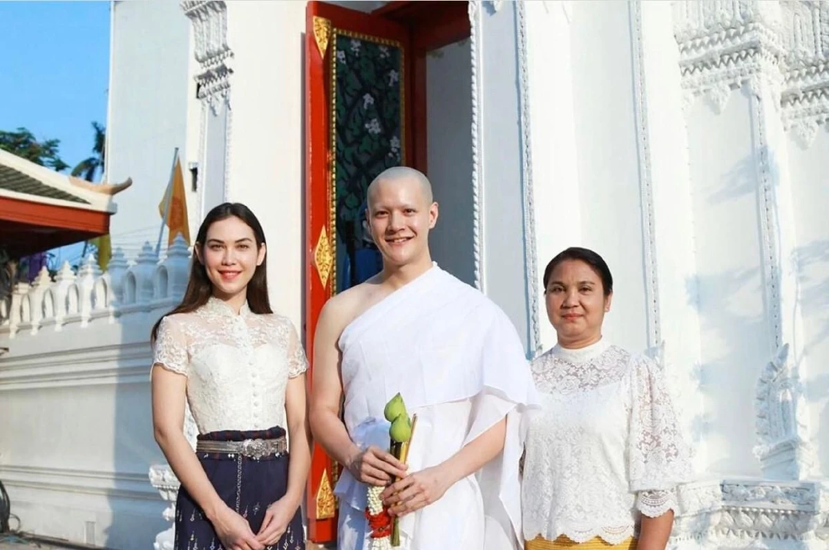 แมท ภีรนีย์ โดนแซะไม่เลิก! ลงรูปไปงานบวชเพื่อนไม่วายดราม่า