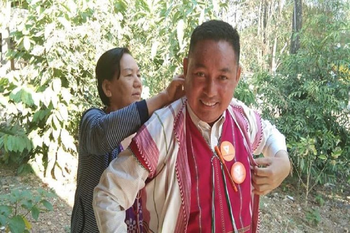 เปิดประวัติ "มานพ" หนุ่มชาวปากะญอ เตรียมขยับขึ้น สส. แทน "ธนาธร" เปิดประวัติ "มานพ" หนุ่มชาวปากะญอ เตรียมขยับขึ้น สส. แทน "ธนาธร"