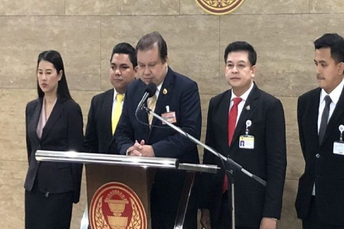 สมาชิก พปชร.ยื่นหนังสือขอ"สิระ - ปารีณา"สอบ"เสรีพิศุทธ์"6ข้อหา สมาชิก พปชร.ยื่นหนังสือขอ"สิระ - ปารีณา"สอบ"เสรีพิศุทธ์"6ข้อหา