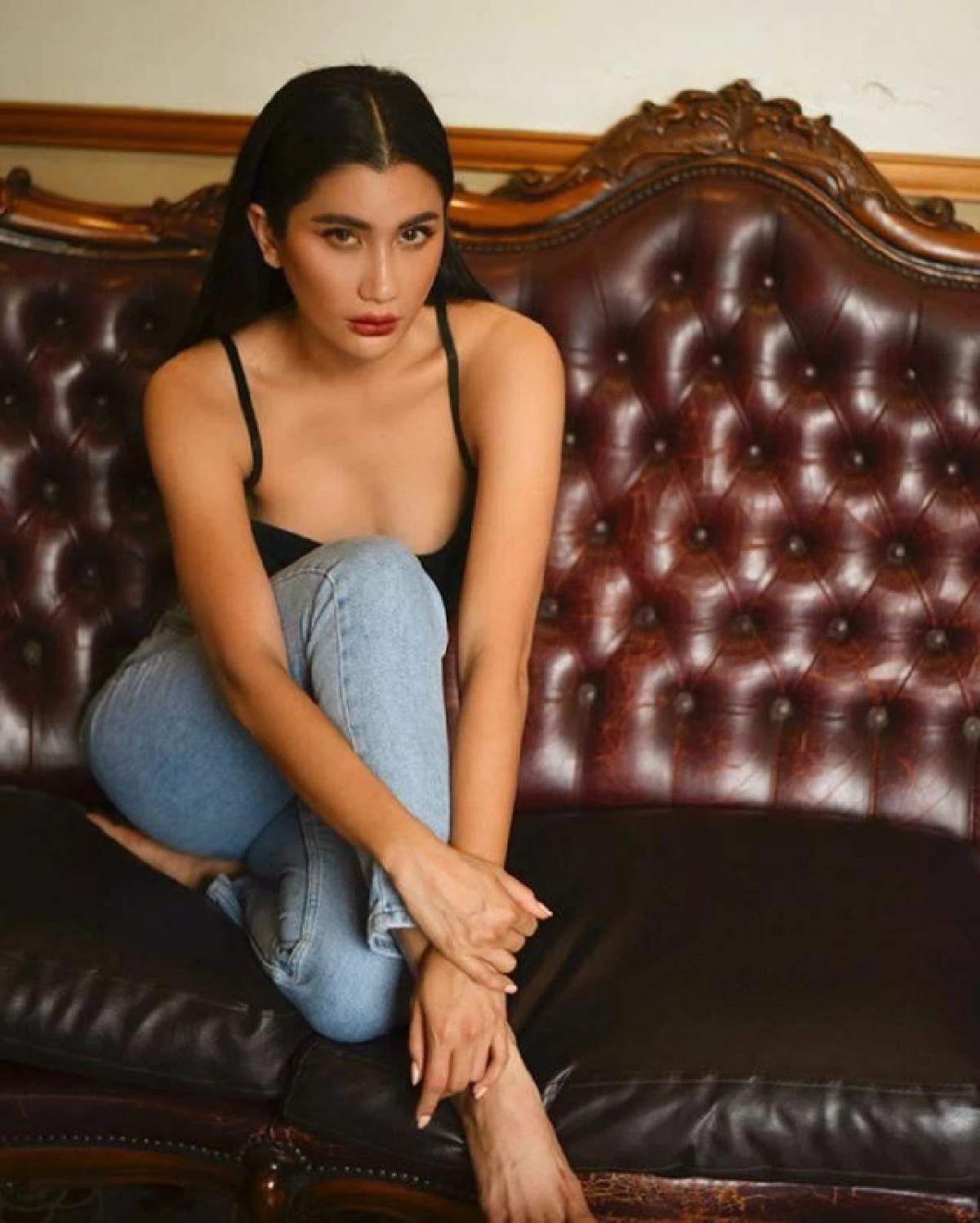 ปู ไปรยา เซ็กซี่ในชุดเดรสปาดไหล่ แหวกอกลึกสวยหรูดูแพงสุดๆ