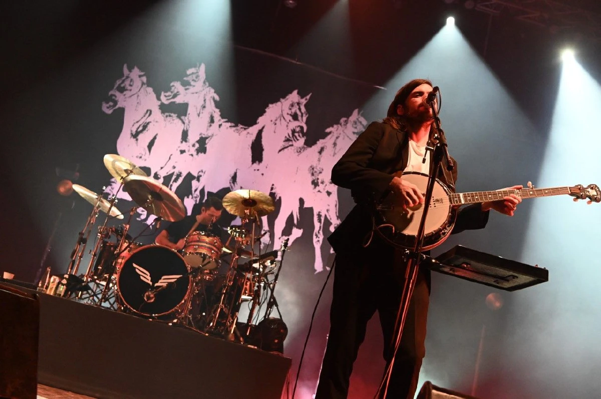 จับใจแฟนชาวไทย! Mumford & Sons พาคนดูเข้าสู่ห้วงอารมณ์อันหลากหลาย