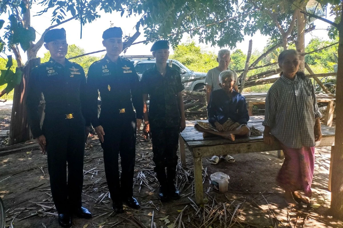 สุดซึ้ง!ผู้พันพาทหารเกณฑ์ผลัด2ไปเยี่ยมคุณยายวัย98