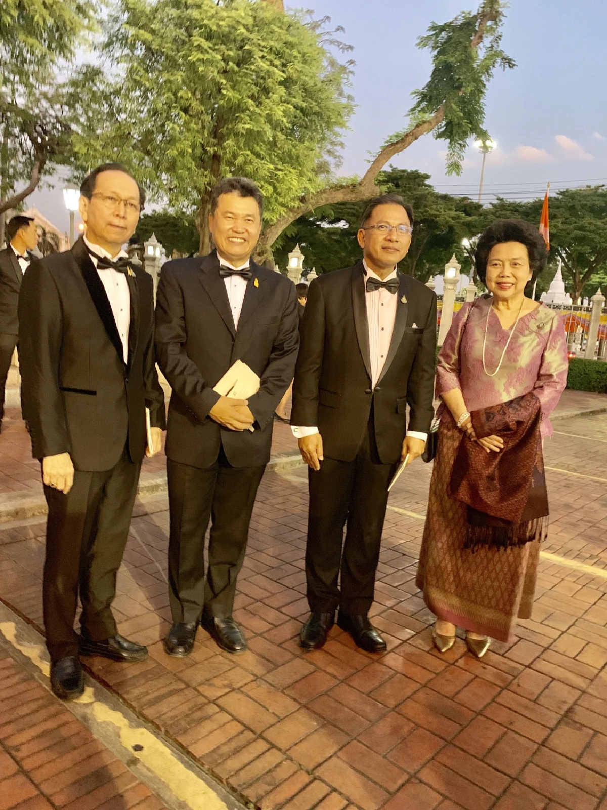 อธิบดีพช.ร่วมรับเสด็จ“ในหลวง-พระราชินี”เสด็จฯทอดพระเนตรดนตรีเฉลิมพระเกียรติ