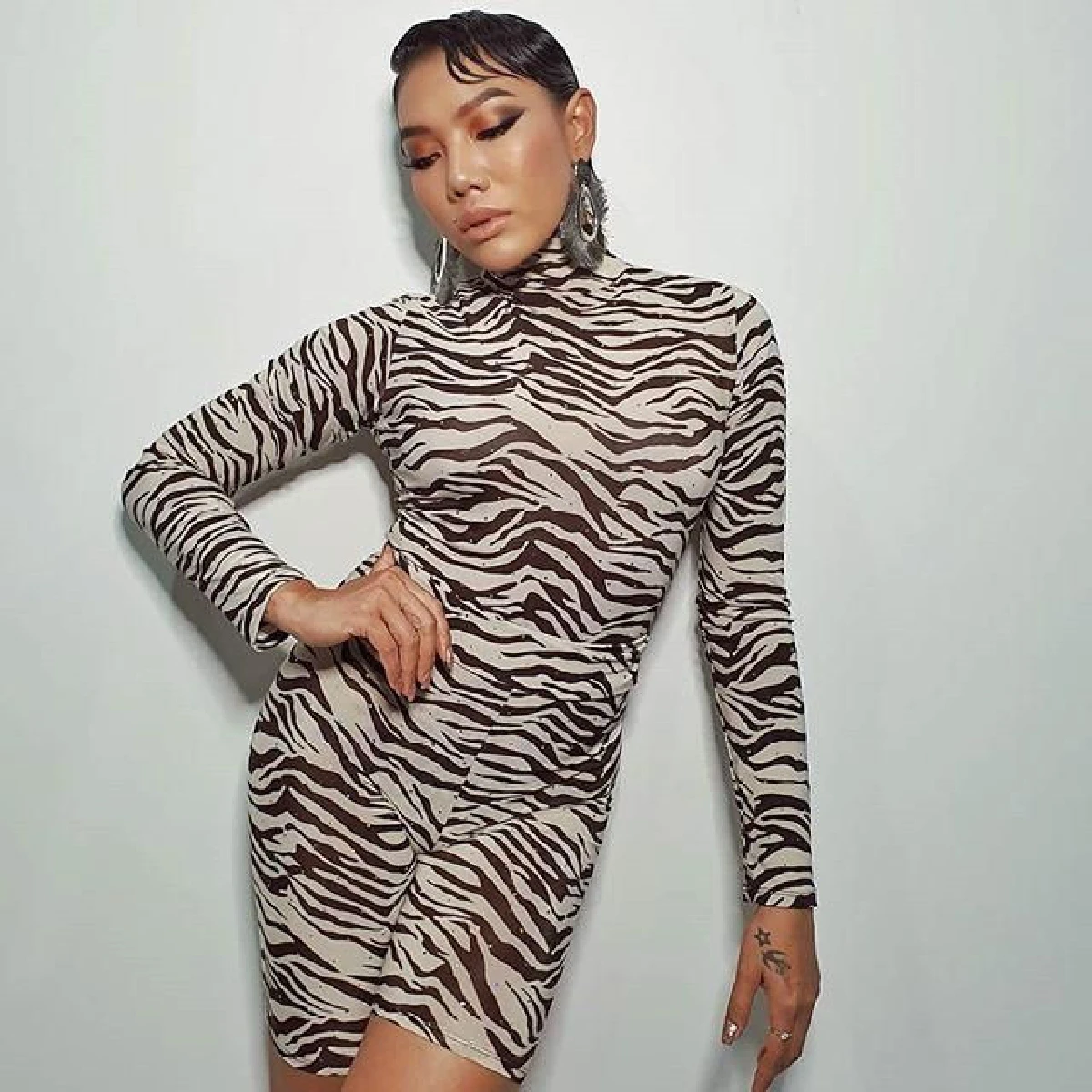 ดา เอ็นโดรฟิน โดนแฉคลิป! เขย่าค็อกเทลกับบาร์เทนเดอร์ ใช่คนที่เมียตามกลับบ้านหรือเปล่า