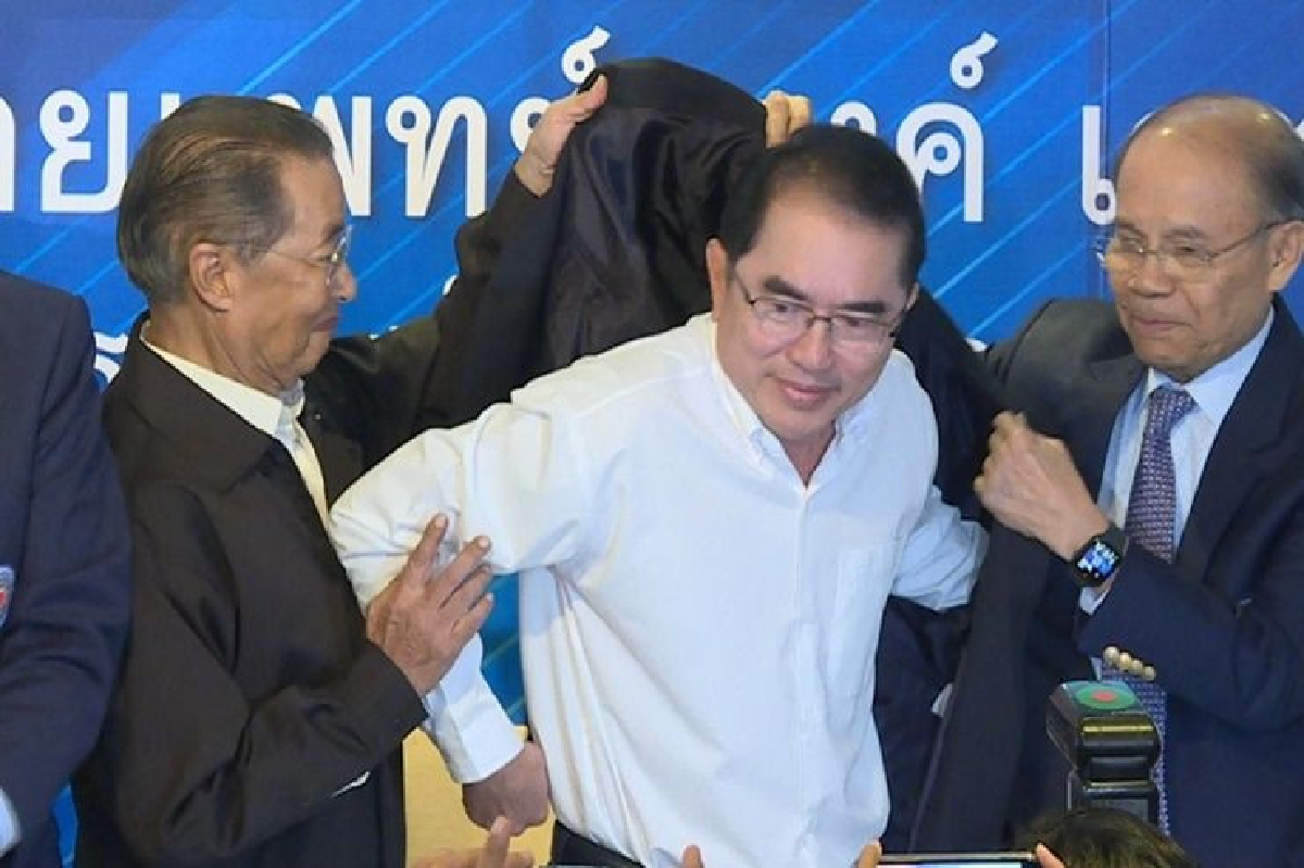 หมอวรงค์ ซบ รปช. ลั่นมาต่อสู้กับลัทธิชังชาติ ปัดต่อรองตำแหน่ง "สุเทพ"ขนแกนนำต้อนรับพรึ่บ หมอวรงค์ ซบ รปช. ลั่นมาต่อสู้กับลัทธิชังชาติ ปัดต่อรองตำแหน่ง "สุเทพ"ขนแกนนำต้อนรับพรึ่บ