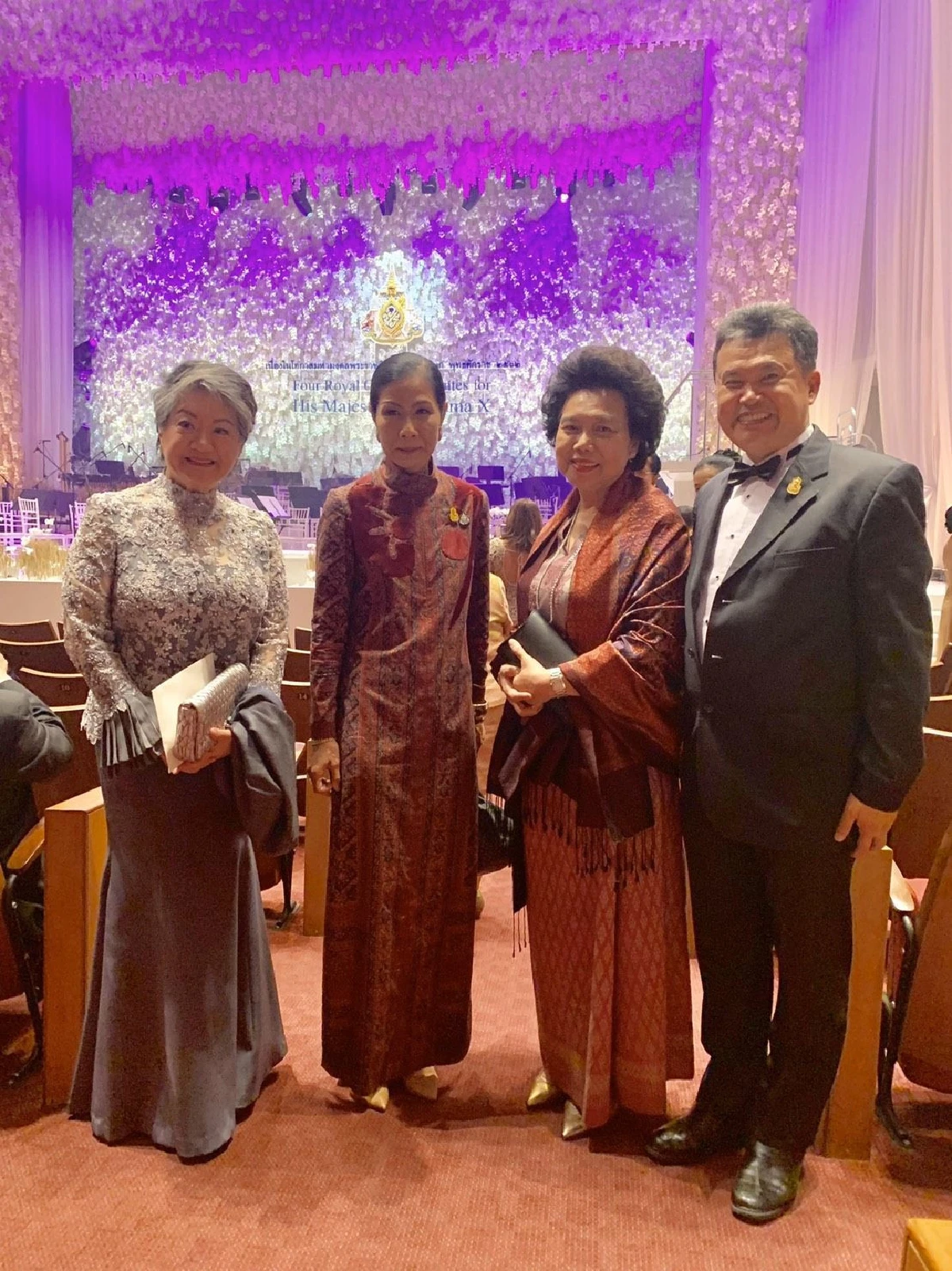 อธิบดีพช.ร่วมรับเสด็จ“ในหลวง-พระราชินี”เสด็จฯทอดพระเนตรดนตรีเฉลิมพระเกียรติ