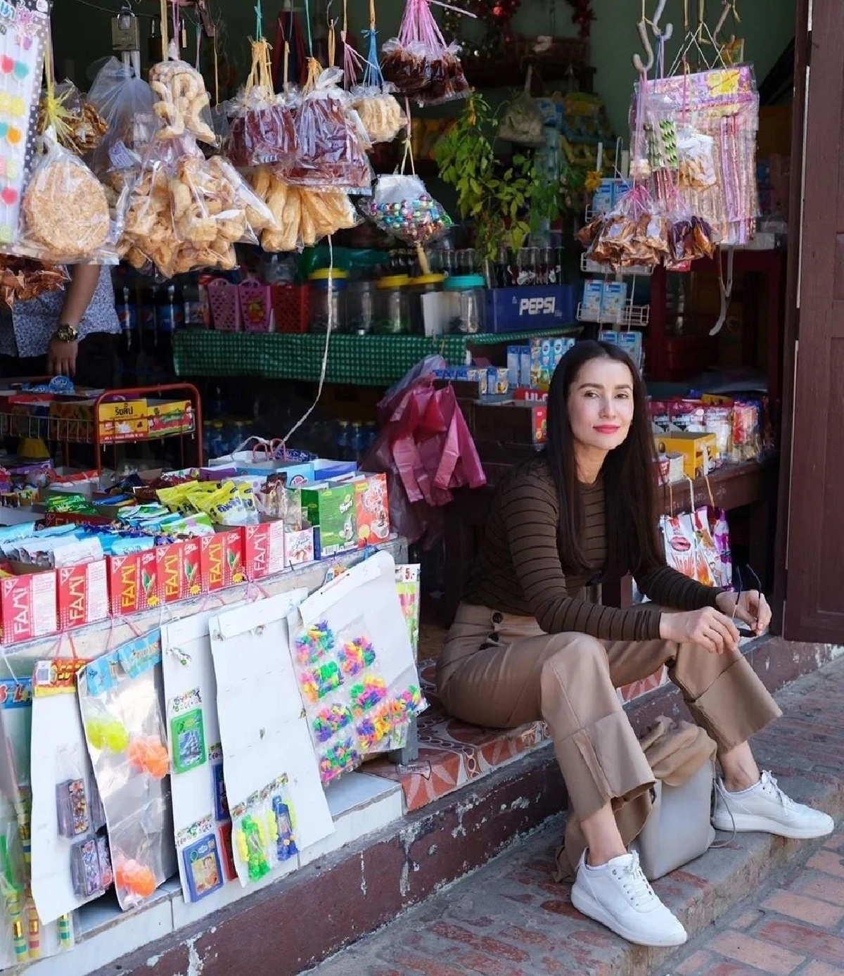 แอน ทองประสม เที่ยวสุดชิลที่หลวงพระบาง พร้อมเล่าความโก๊ะของตัวเอง