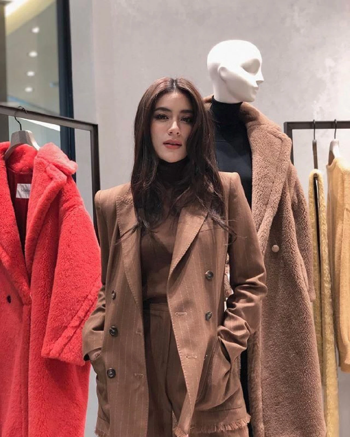 คิมเบอร์ลี่ เปิดเสื้่ออวดหุ่นสวยหน้าท้องแบนราบ เจ็ท ณัฐพงศ์ ยังต้องคอมเมนต์