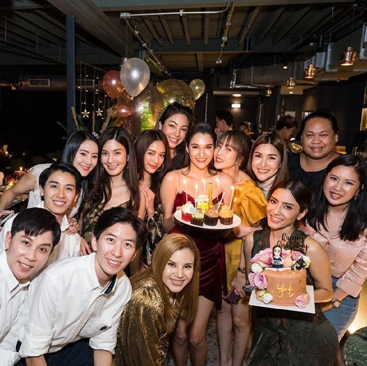 หยาดทิพย์ สวยปังในวันเกิด 33 ปี เพื่อนจัดใหญ่เซอร์ไพรส์ด้วยปาร์ตี้สุดเริ่ด