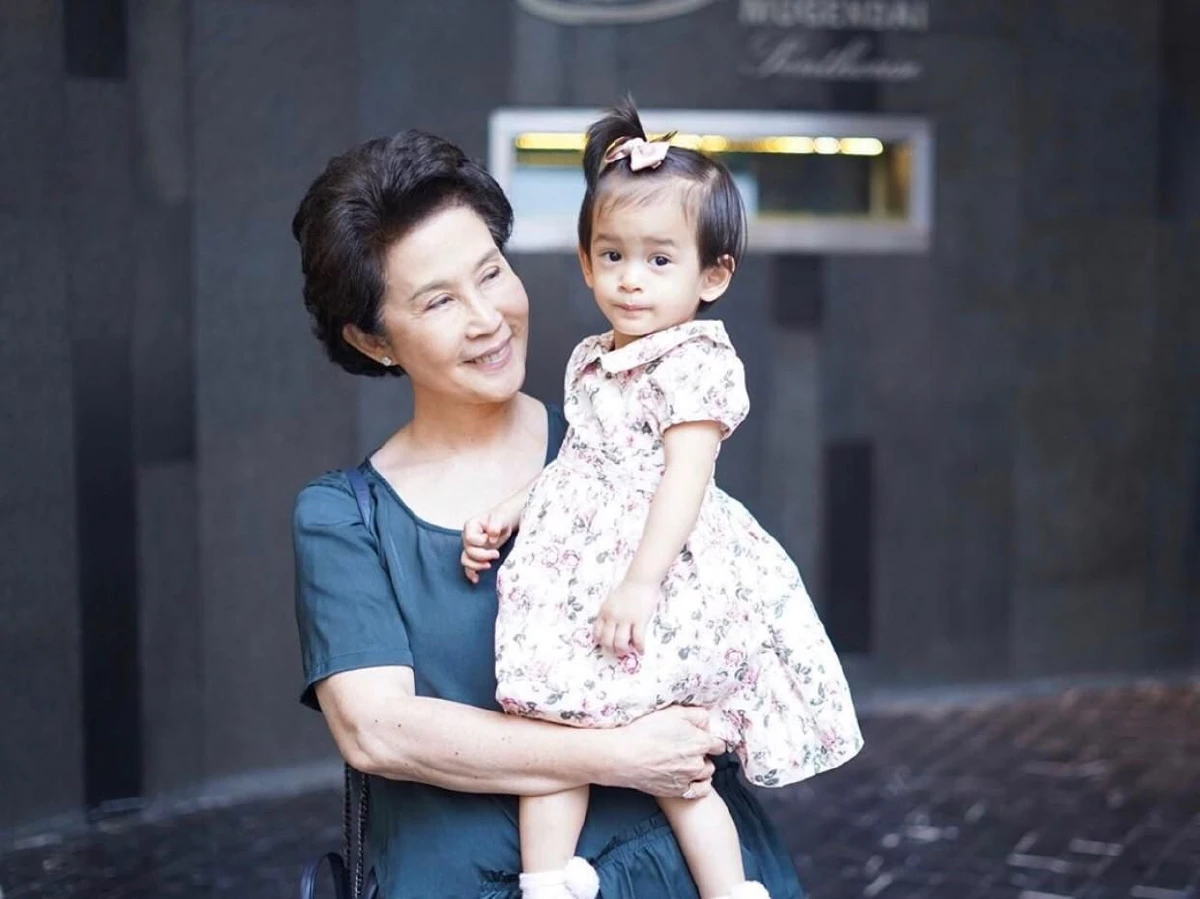 ความสุขของบ้านจารุจินดา! คุณย่าดวงดาว อวยพรวันเกิดหลานสาว น้องมียา อายุ 2 ขวบแล้ว