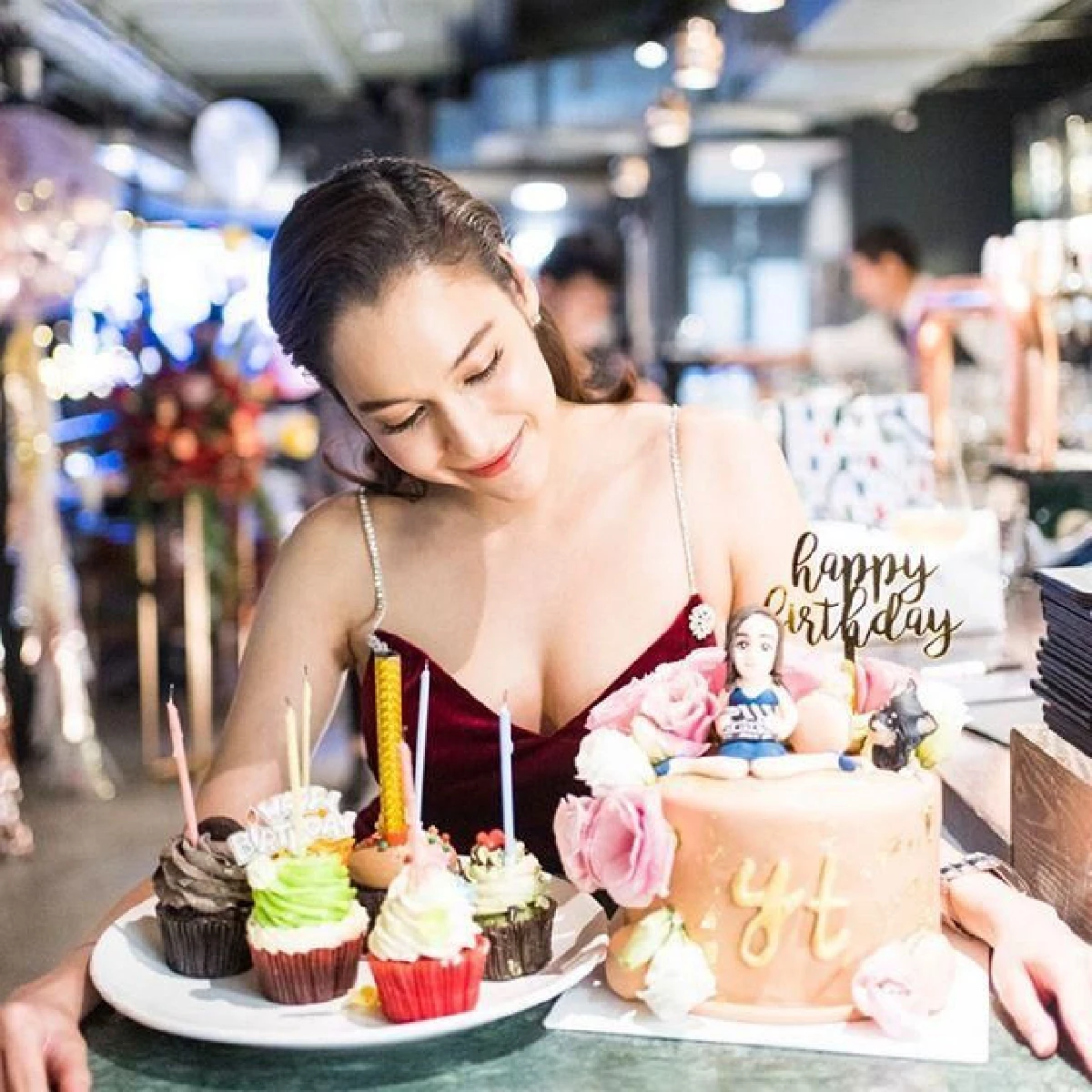 หยาดทิพย์ สวยปังในวันเกิด 33 ปี เพื่อนจัดใหญ่เซอร์ไพรส์ด้วยปาร์ตี้สุดเริ่ด