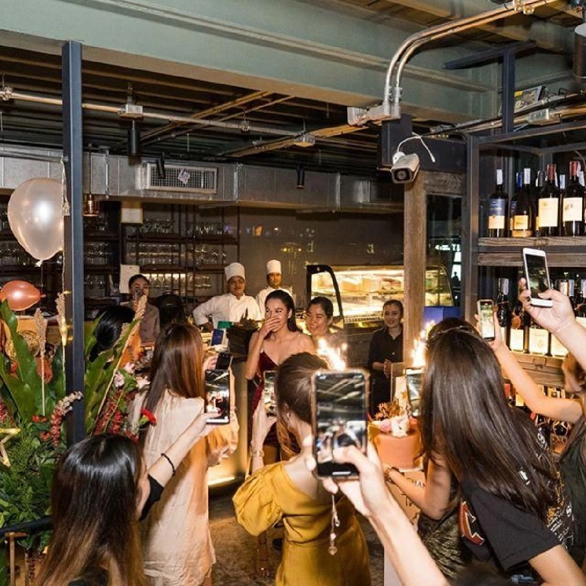 หยาดทิพย์ สวยปังในวันเกิด 33 ปี เพื่อนจัดใหญ่เซอร์ไพรส์ด้วยปาร์ตี้สุดเริ่ด