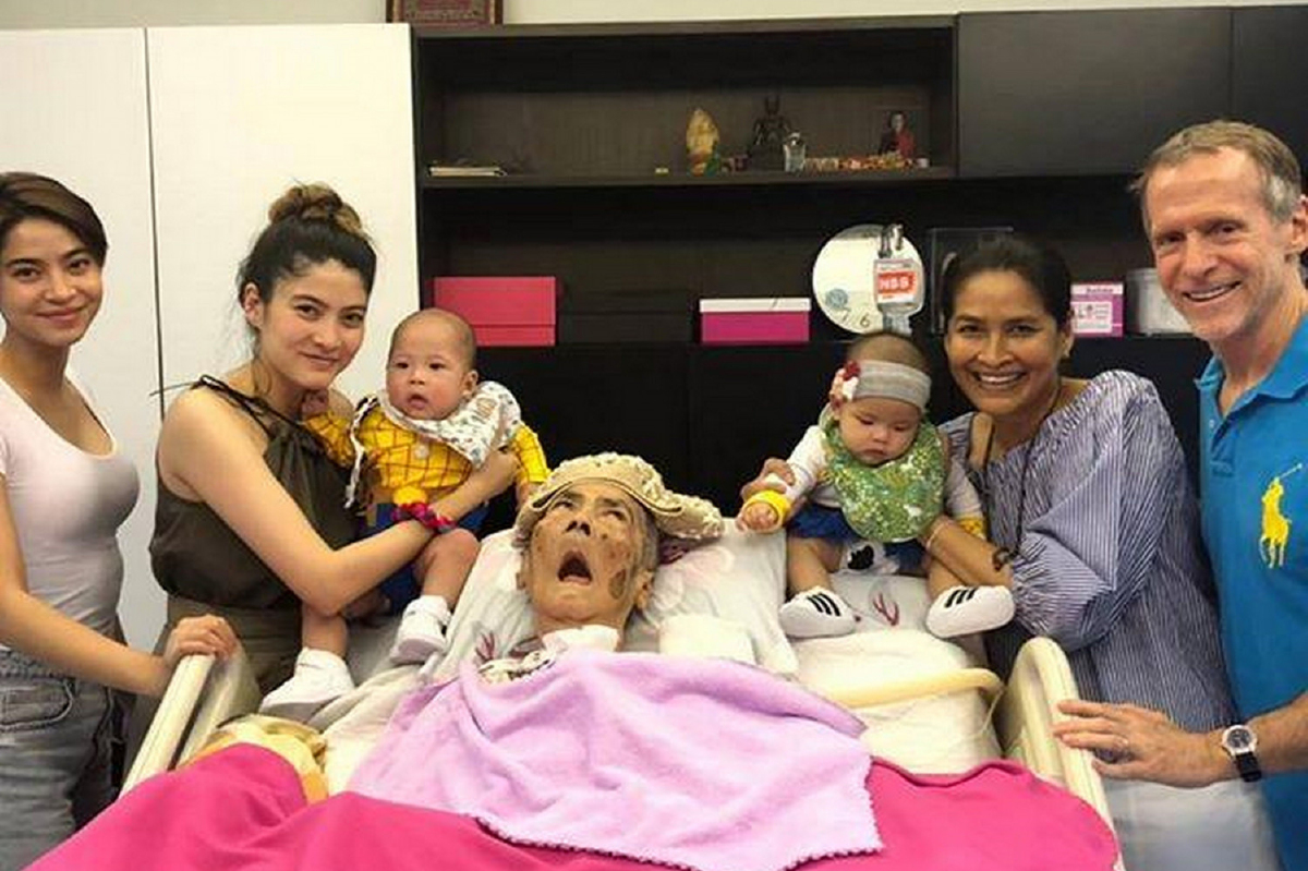 อบอุ่นน่ารัก! มาร์กี้ พาลูกแฝด น้องมีก้า-มีญ่า ไปเยี่ยมคุณยายทวดครั้งแรก อบอุ่นน่ารัก! มาร์กี้ พาลูกแฝด น้องมีก้า-มีญ่า ไปเยี่ยมคุณยายทวดครั้งแรก