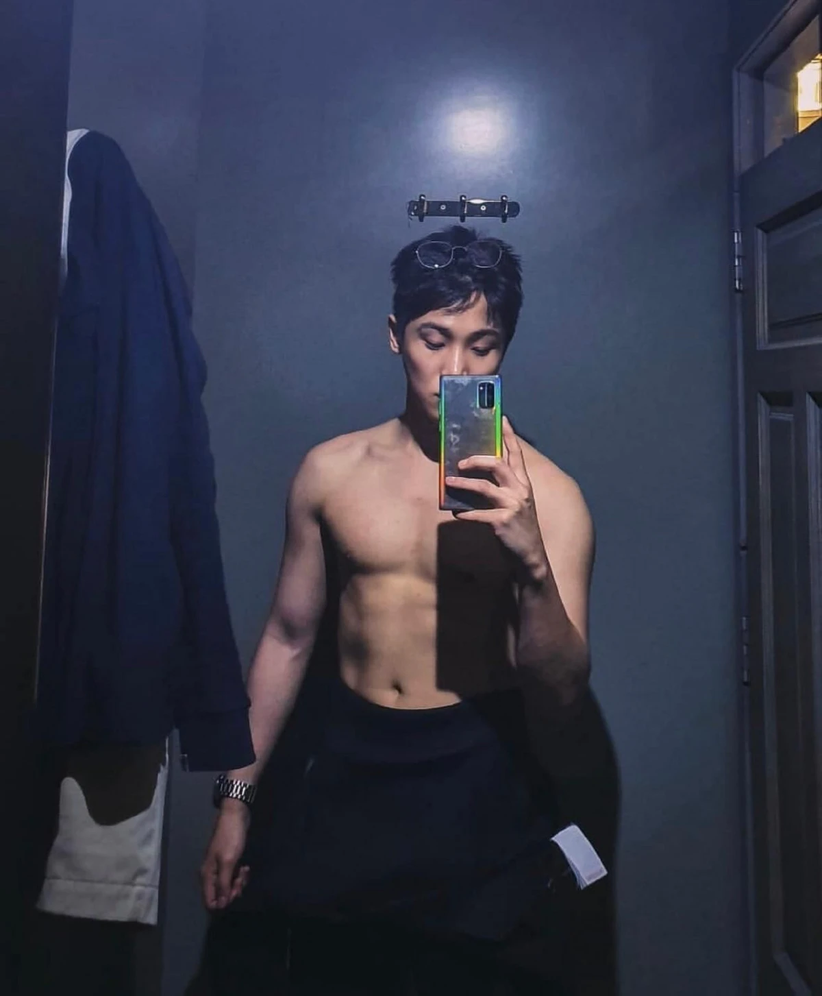 หนูนา ไม่ปลื้ม! จูเนียร์ ถอดเสื้ออวดกล้ามในห้องลองเสื้อ สาวคอมเมนต์กดไลค์รัวๆ