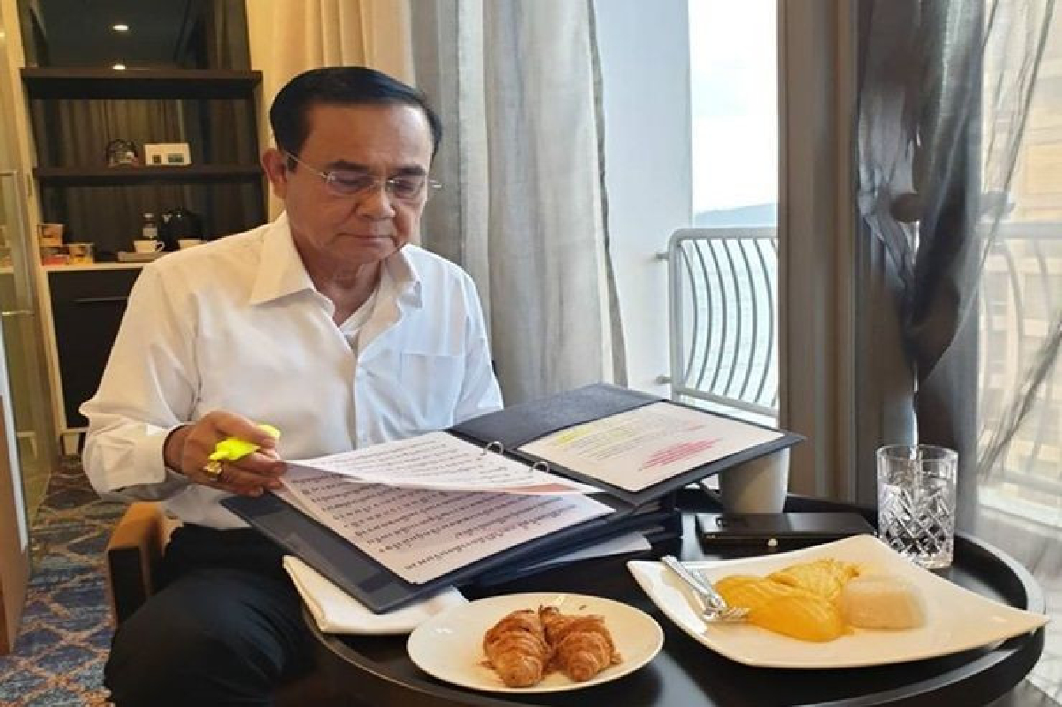โฆษกฯ เผยภาพ "บิ๊กตู่" ขณะเตรียมข้อมูล ก่อนร่วมประชุมสุดยอดอาเซียน-เกาหลี โฆษกฯ เผยภาพ "บิ๊กตู่" ขณะเตรียมข้อมูล ก่อนร่วมประชุมสุดยอดอาเซียน-เกาหลี