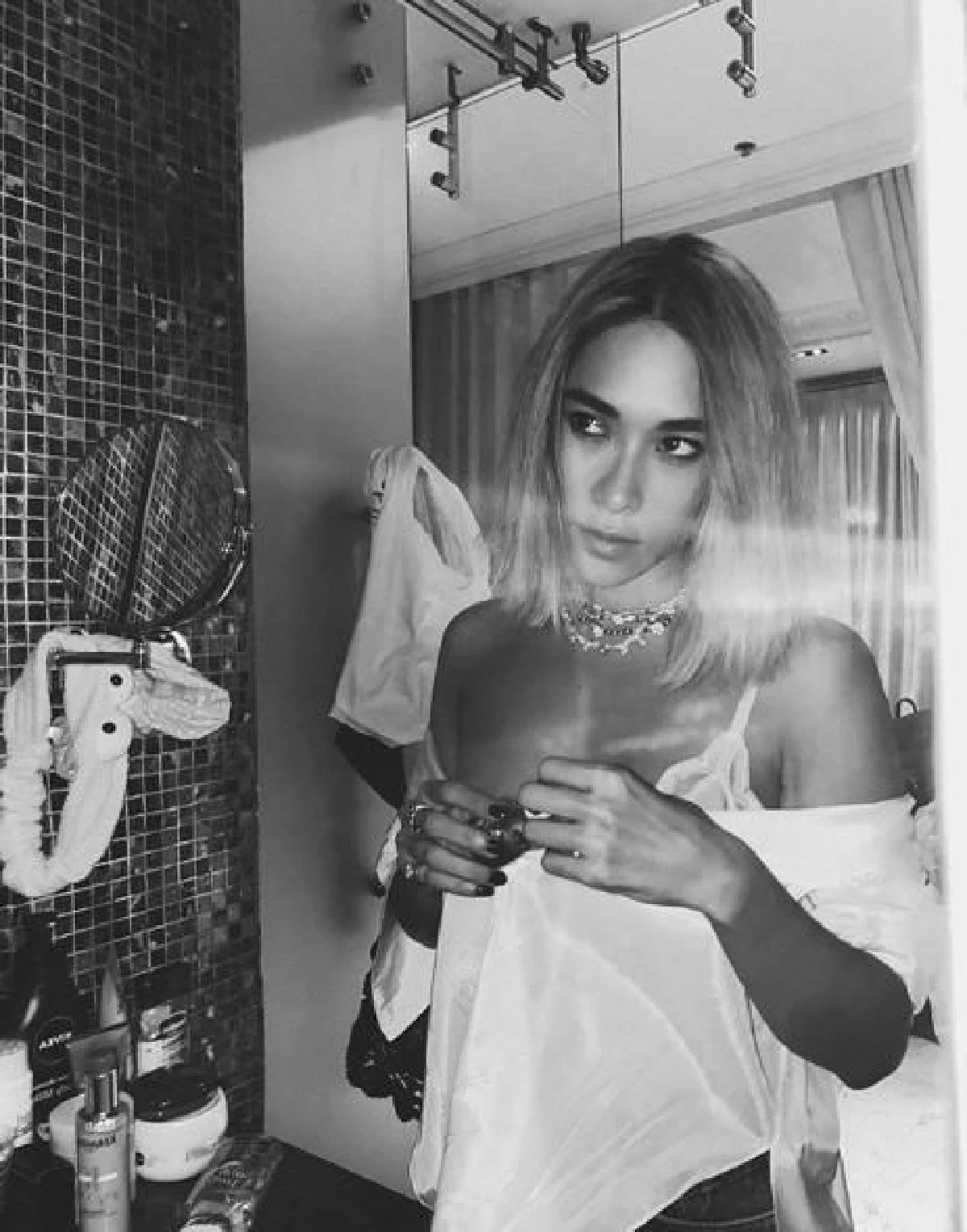 สวยเปรี้ยวซ่ากับลุคใหม่ พลอย เฌอมาลย์ อวดผมสีบลอนด์พร้อมท่าโพสแซ่บๆ