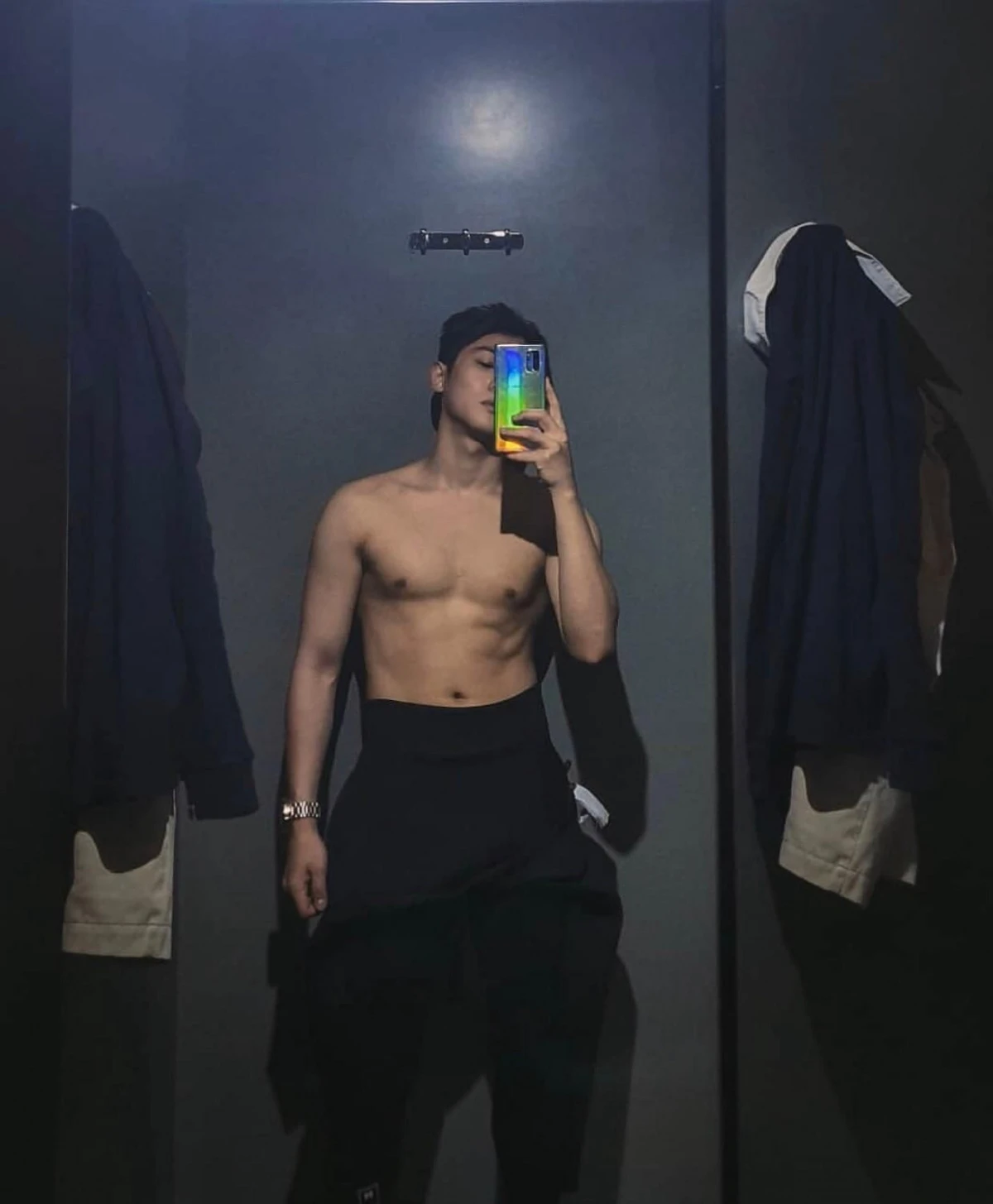 หนูนา ไม่ปลื้ม! จูเนียร์ ถอดเสื้ออวดกล้ามในห้องลองเสื้อ สาวคอมเมนต์กดไลค์รัวๆ