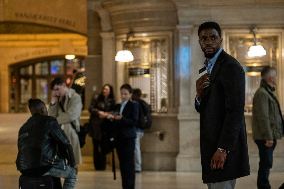 แชดวิก โบสแมน เปิดภารกิจไล่ล่ามันส์ระห่ำเดือดที่สุดใน "21 Bridges เผด็จศึกยึดนิวยอร์ก"