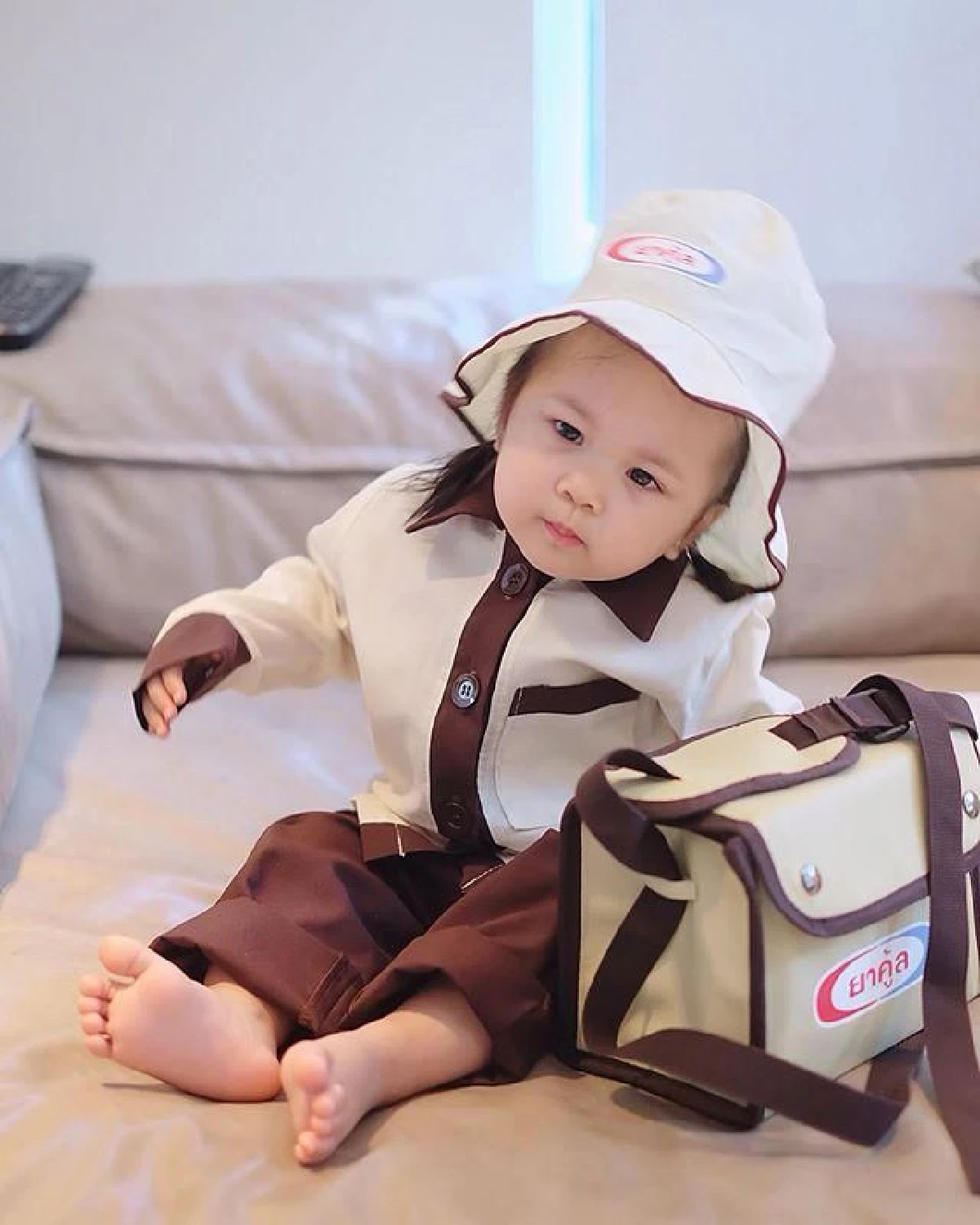 ช่วยซื้อหน่อยค่ะ! เป้ย ปานวาด จับลูกสาว น้องปาลิน แต่งตัวเป็นสาวยาคูลท์น่าเอ็นดูสุดๆ