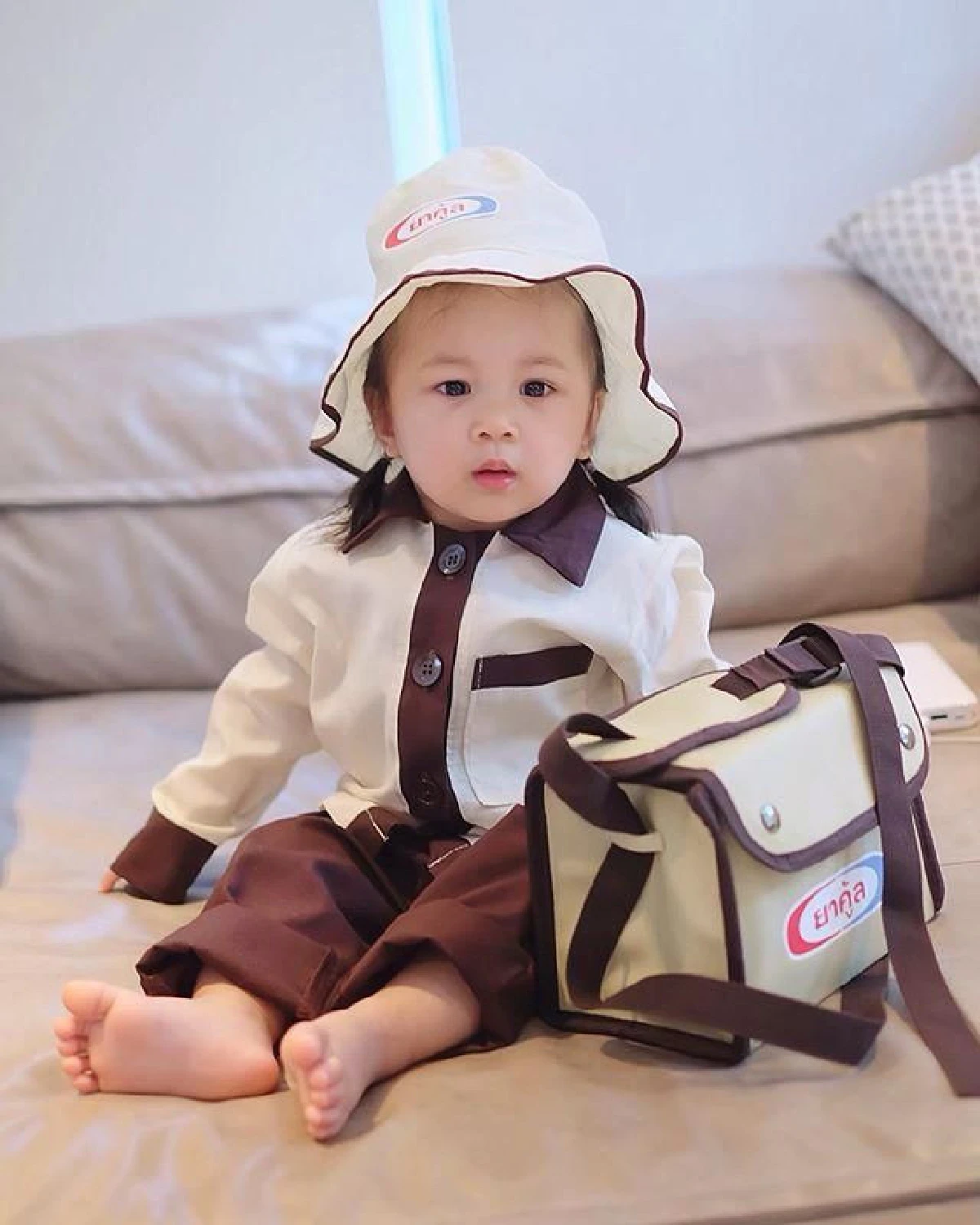 ช่วยซื้อหน่อยค่ะ! เป้ย ปานวาด จับลูกสาว น้องปาลิน แต่งตัวเป็นสาวยาคูลท์น่าเอ็นดูสุดๆ