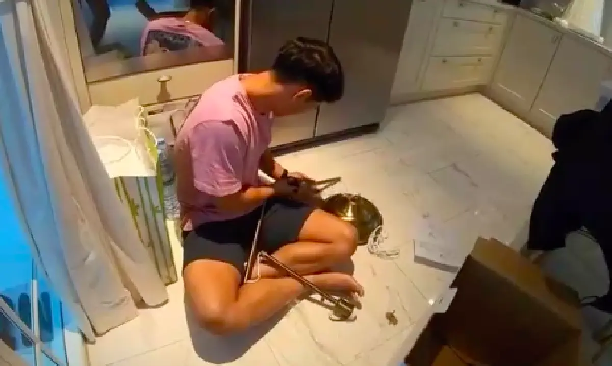 “มิกกี้” ประกอบของต่างๆ เตรียมไว้รอลูกสาวคนแรก หลังภรรยา "เจนี่" ใกล้คลอดแล้ว