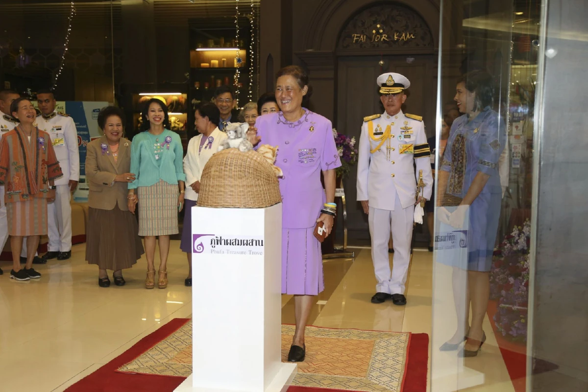 กรมสมเด็จพระเทพฯ ทรงอุ้ม"คุณใบตอง"เปิดนิทรรศการแมวเอ๋ยแมวเหมียว