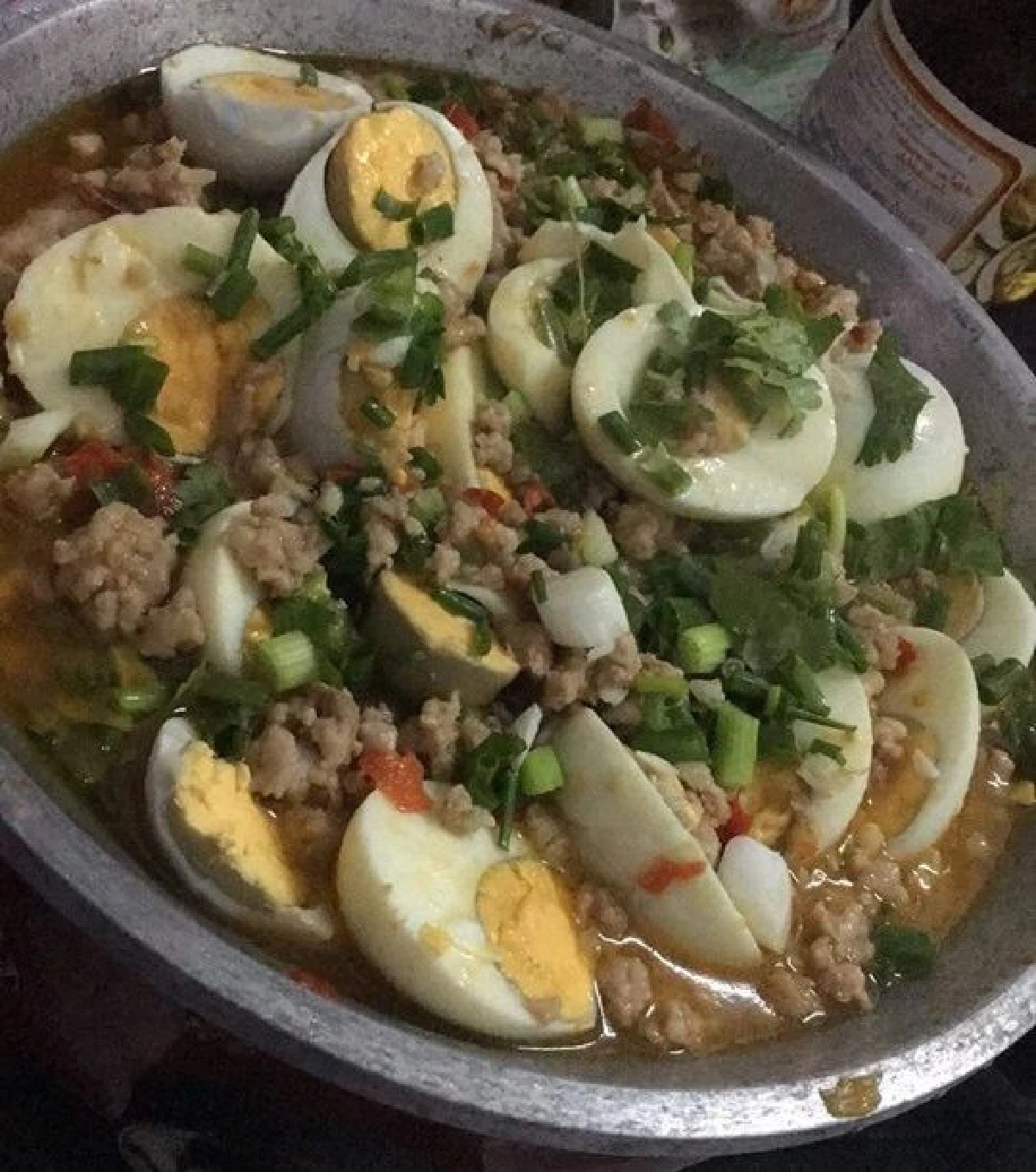 เชฟ 5 ดาวของคนยากไร้ "น้ำอ้อย-แนน" สละค่าข้าว-โละเสื้อผ้าขาย ทำอาหารแจก 