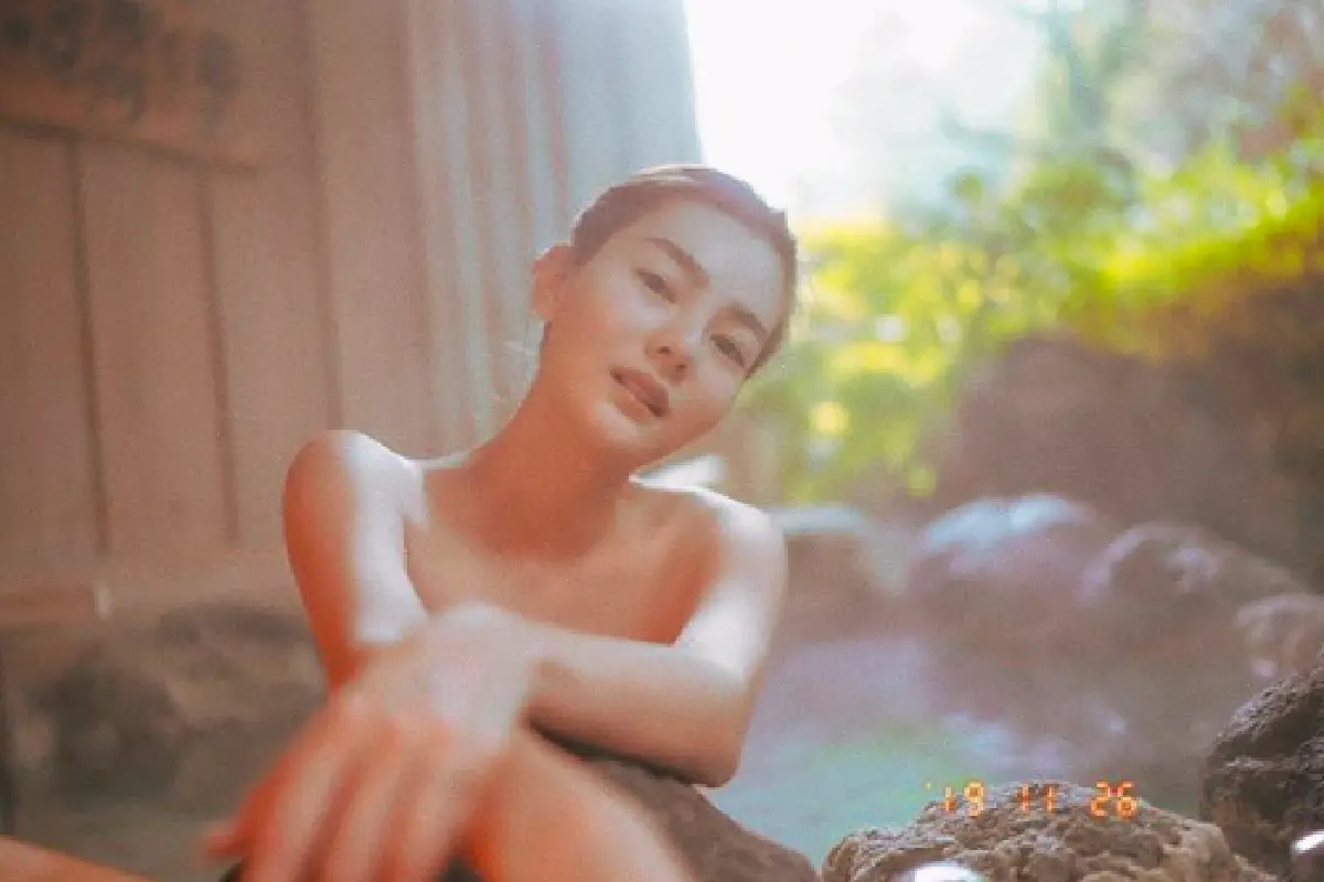 เซ็กซี่เต็มพิกัด! "ดิว อริสรา” อวดความแซ่บทะลุควันไอน้ำ ขณะแช่ออนเซนที่ญี่ปุ่น