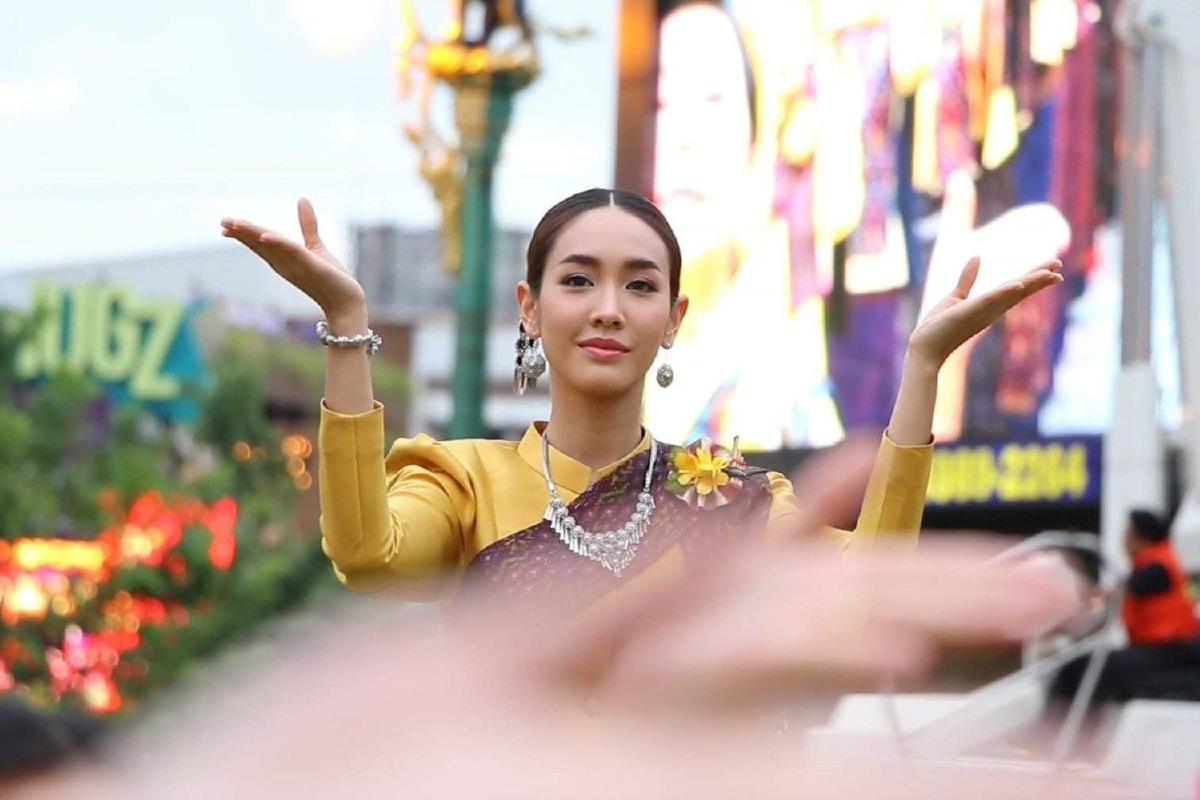 "มีน พีชญา"ดาราดังร่วมรำบวงสรวง 10 สิ่งศักดิ์สิทธิ์ฉลอง 222 ปีเมืองขอนแก่น "มีน พีชญา"ดาราดังร่วมรำบวงสรวง 10 สิ่งศักดิ์สิทธิ์ฉลอง 222 ปีเมืองขอนแก่น