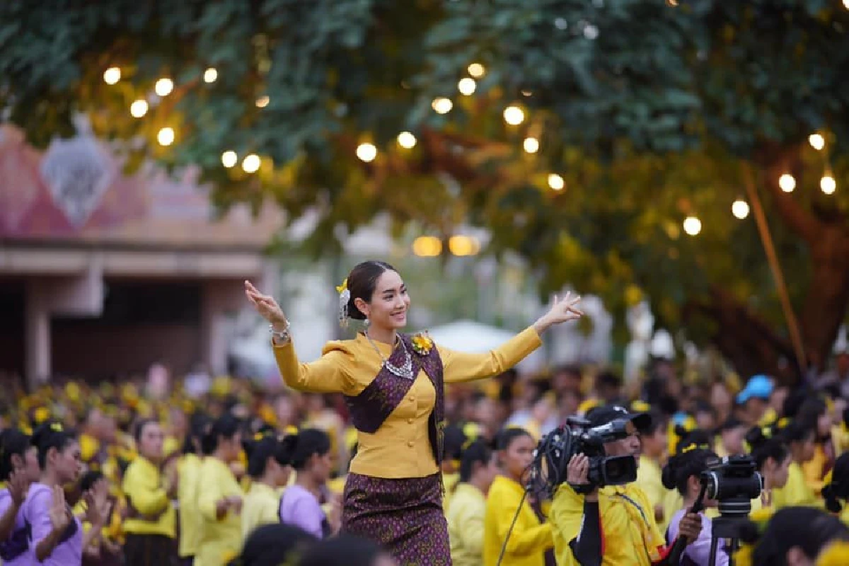 อ่อนช้อยงดงาม มิน พีชญา ภูมิใจในบ้านเกิด! ร่วมรำบวงสรวงฉลอง 222ปี เมืองขอนแก่น