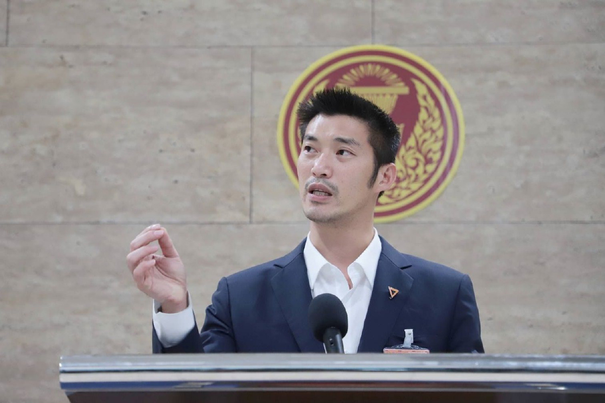 'ธนาธร'ไขก็อกกมธ.งบ!ขอกลับไปลุยนอกสภา 'ธนาธร'ไขก็อกกมธ.งบ!ขอกลับไปลุยนอกสภา