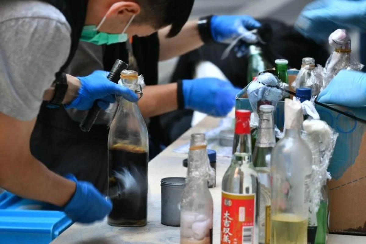 ตำรวจพบระเบิดเพลิง 4,000 ขวด ซุก"โพลียูฮ่องกง"