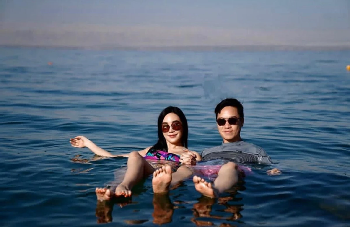 ร้อนแรงกว่าแดด! เมย์ พิชญ์นาฏ อวดหุ่นเซ็กซี่ทวีคูณความแซ่บที่ทะเลเดดซี