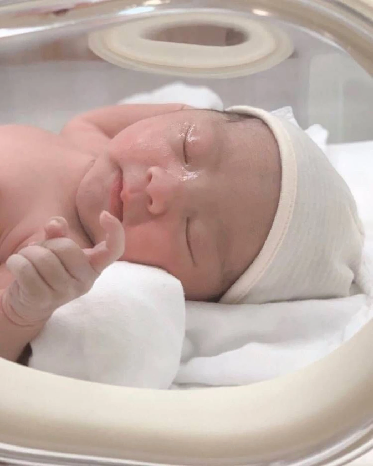 ลุ้นคืนดีอีกครั้ง! คริส หอวัง ร่วมแสดงความยินดีอดีตเพื่อนซี้ เจนี่ คลอดลูกสาว