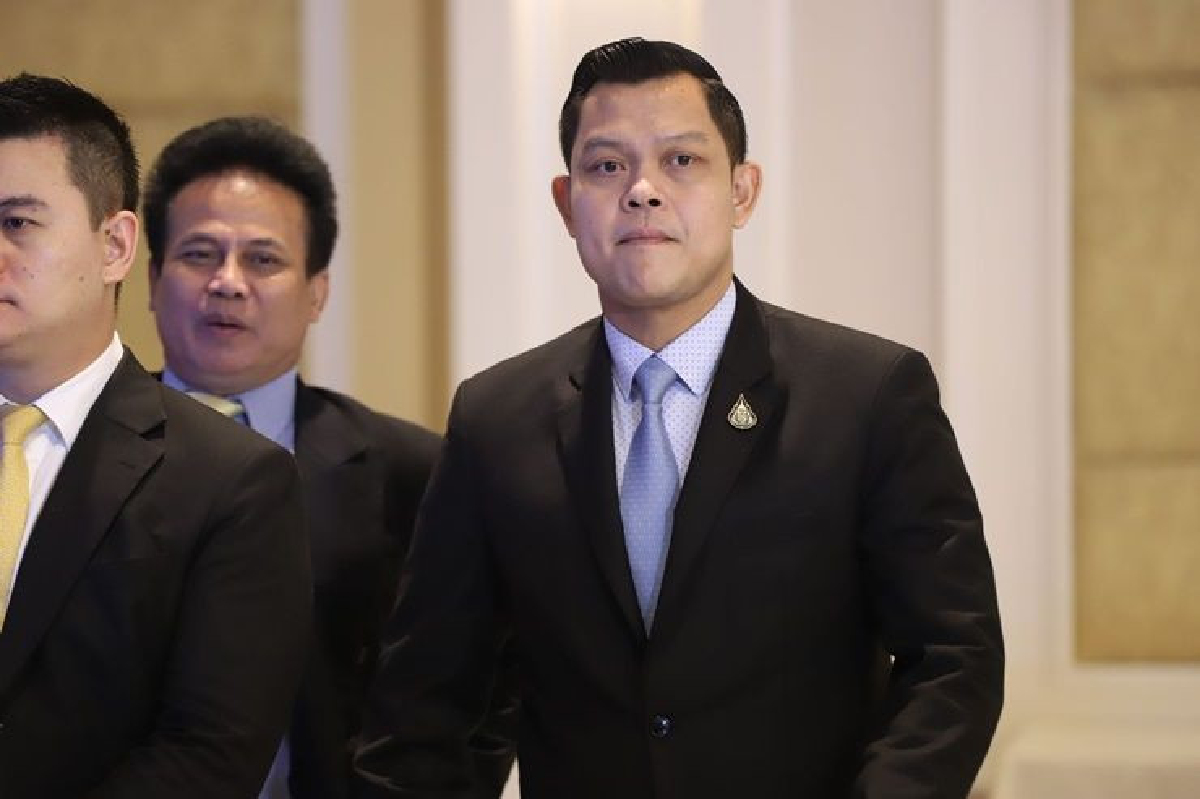 พปชร. ซัด "ธนาธร" ไร้ความรับผิดชอบ หลังลาออก กมธ.งบ พปชร. ซัด "ธนาธร" ไร้ความรับผิดชอบ หลังลาออก กมธ.งบ