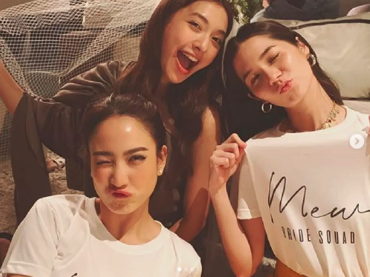 "มิว นิษฐา" สุดเซอร์ไพรส์! เหล่าเพื่อนสนิทรวมตัวจัดงานปาร์ตี้สละโสดให้