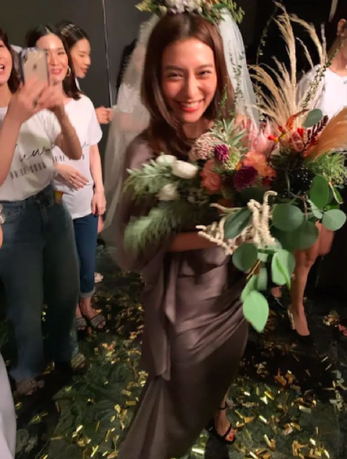 "มิว นิษฐา" สุดเซอร์ไพรส์! เหล่าเพื่อนสนิทรวมตัวจัดงานปาร์ตี้สละโสดให้