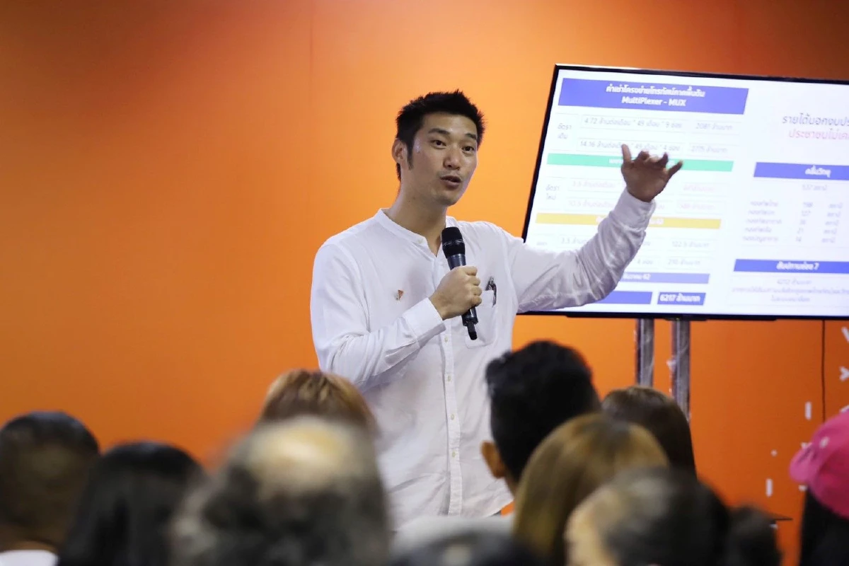 "ธนาธร"ข้องใจเงินนอกงบประมาณ "กลาโหม" ตรวจสอบไม่ได้