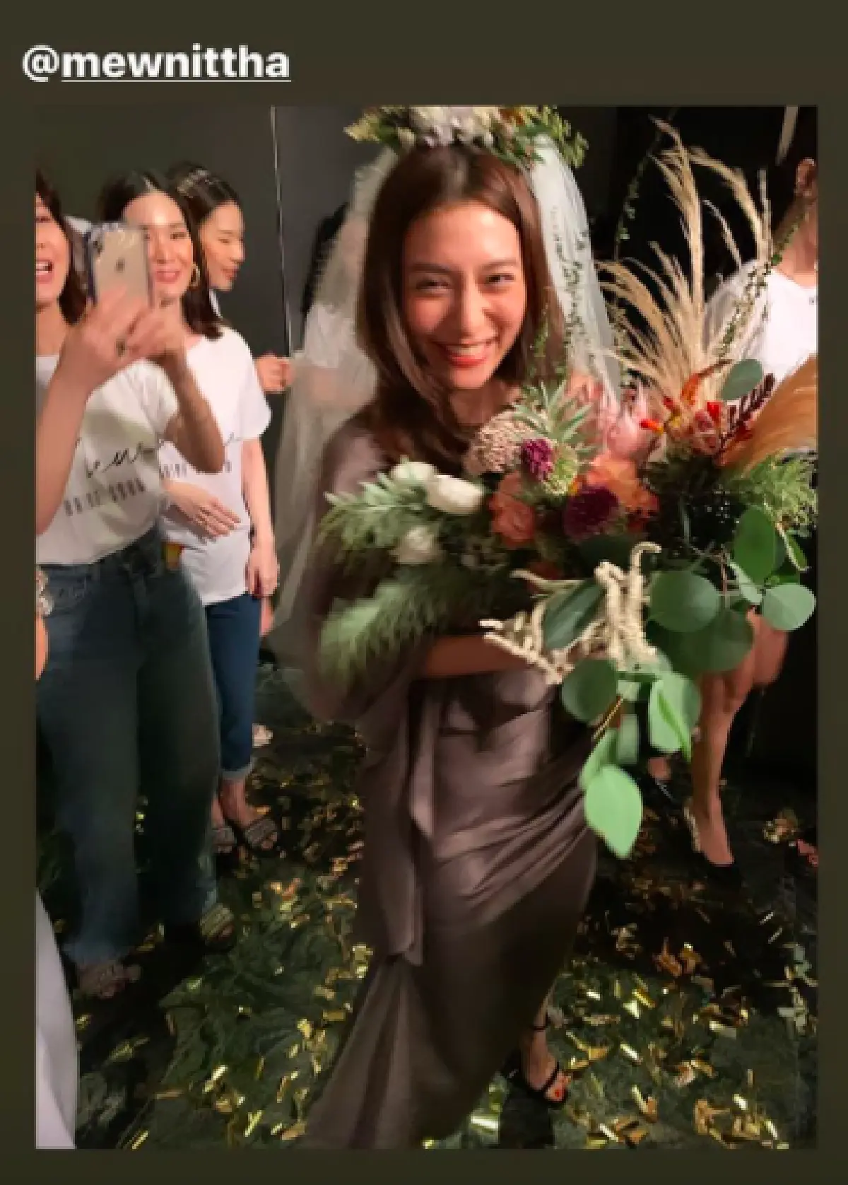 "มิว นิษฐา" สุดเซอร์ไพรส์! เหล่าเพื่อนสนิทรวมตัวจัดงานปาร์ตี้สละโสดให้