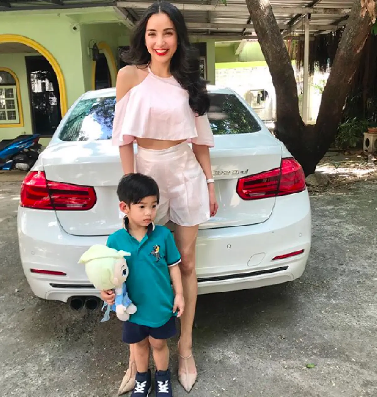 แม่มาเต็ม! "แพท ณปภา" สลัดผ้านุ่งบิกินี่เดินชิบริมทะเลอวดหุ่นแซ่บไม่เปลี่ยน