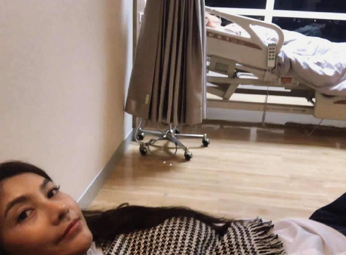 กำลังใจดี! "หลุยส์ สก๊อต” แอดมิดรพ. ป่วยลำไส้อักเสบ "นุ่น รมิดา" ดูแลไม่ห่าง