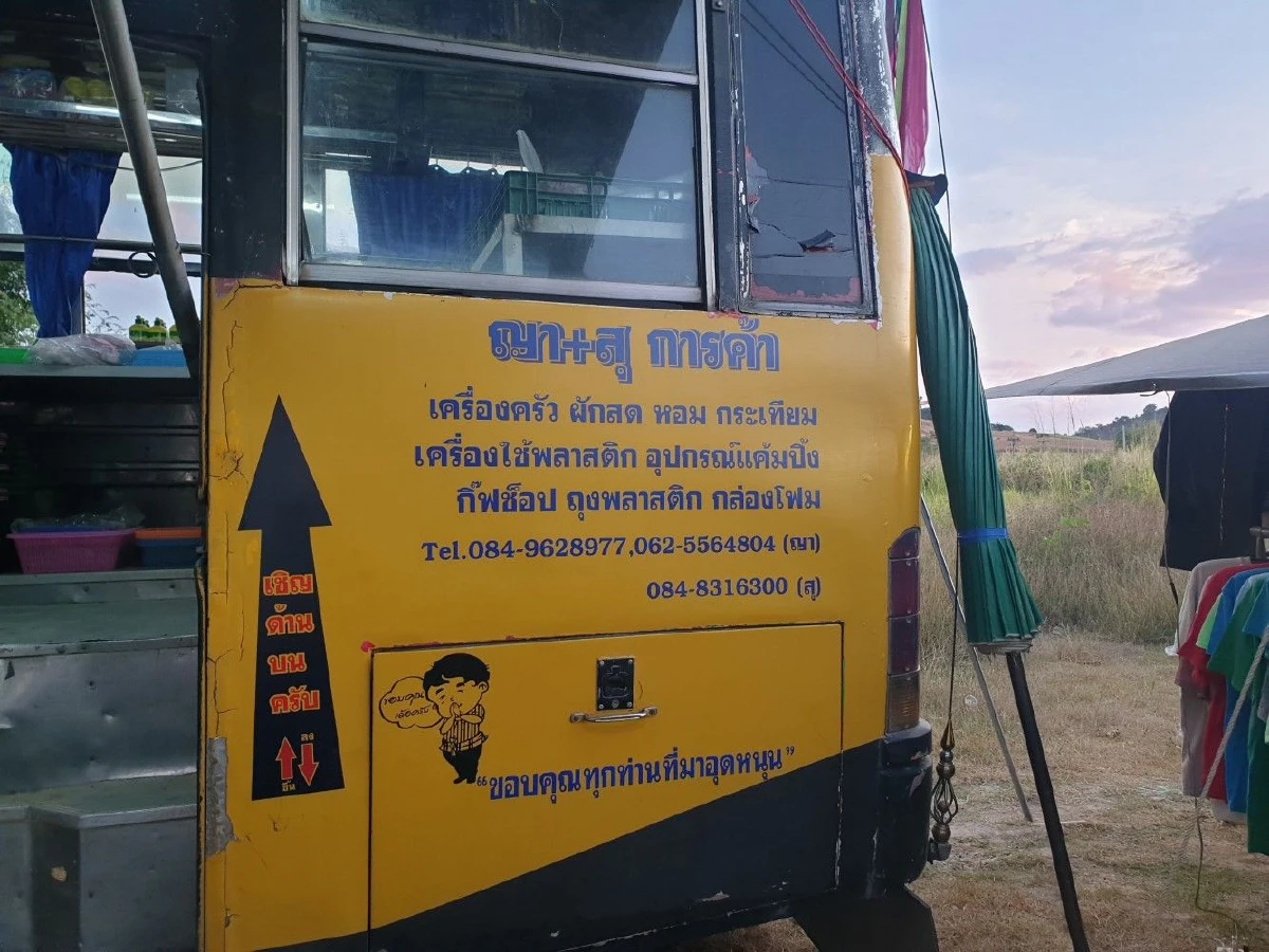 หนุ่มไอเดียเจ๋ง! ดัดแปลงรถรับส่งนักเรียนเป็นร้านค้าเคลื่อนที่