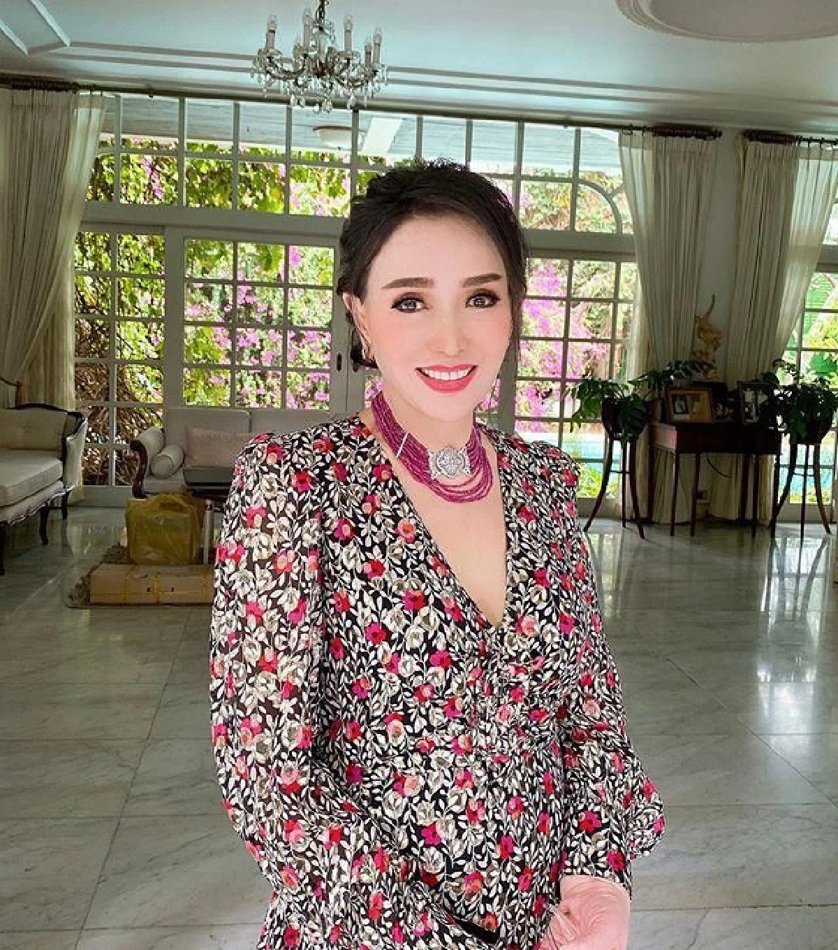 สวยอมตะ “ปุ๊ก อาภัสรา” สมกับเป็นนางงามจักรวาลคนแรกของไทย