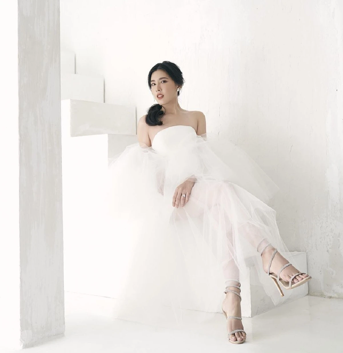 เผยการ์ดแต่งงาน "บี มาติกา” สวยเรียบหรู จ่อคิววิวาห์ 14 ธ.ค. นี้