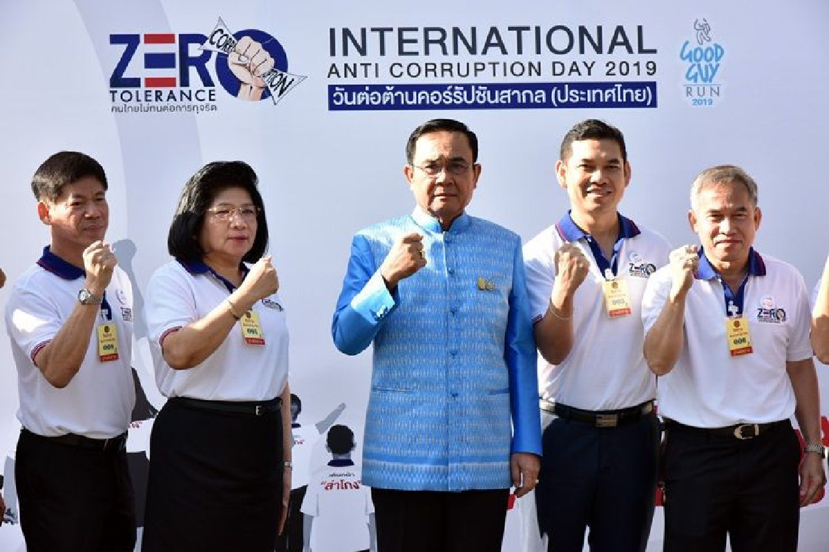 "บิ๊กตู่"ยักคิ้ว บอกไม่รู้ ร่วมงานเลี้ยงพรรคร่วมฯ "บิ๊กตู่"ยักคิ้ว บอกไม่รู้ ร่วมงานเลี้ยงพรรคร่วมฯ