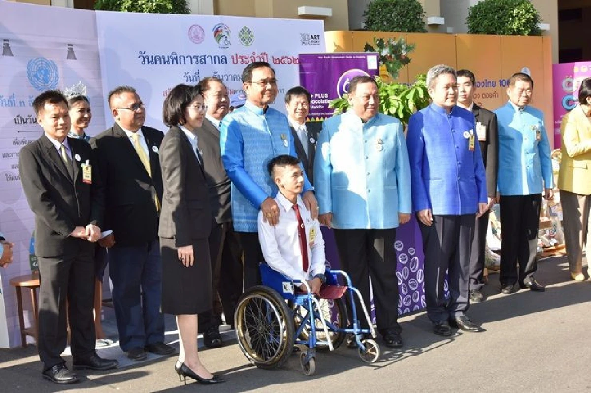 "บิ๊กตู่"ยักคิ้ว บอกไม่รู้ ร่วมงานเลี้ยงพรรคร่วมฯ