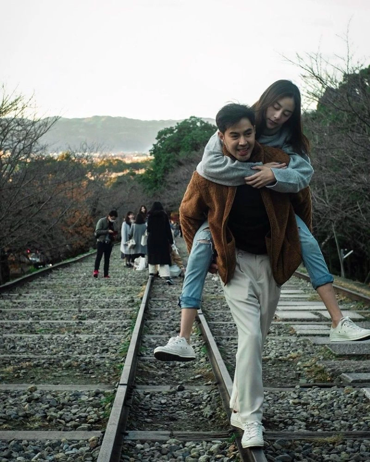 คนโสดอิจฉา! ท็อป จรณ ควง หยดน้ำ เที่ยวญี่ปุ่นเผยโมเมนต์หวานจัดหนัก