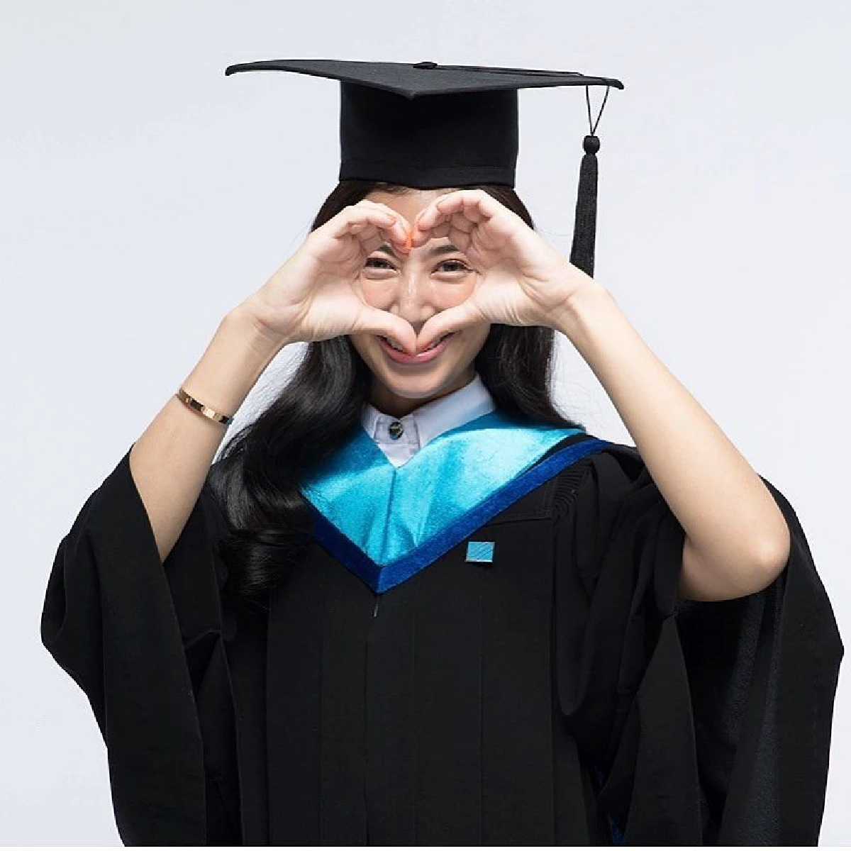 เรียนจบแล้ว! "มิ้นต์ ชาลิดา” ว่าที่บัณฑิตบริหารธุรกิจแสตมฟอร์ด เตรียมเข้ารับปริญญา 15 ธ.ค. นี้